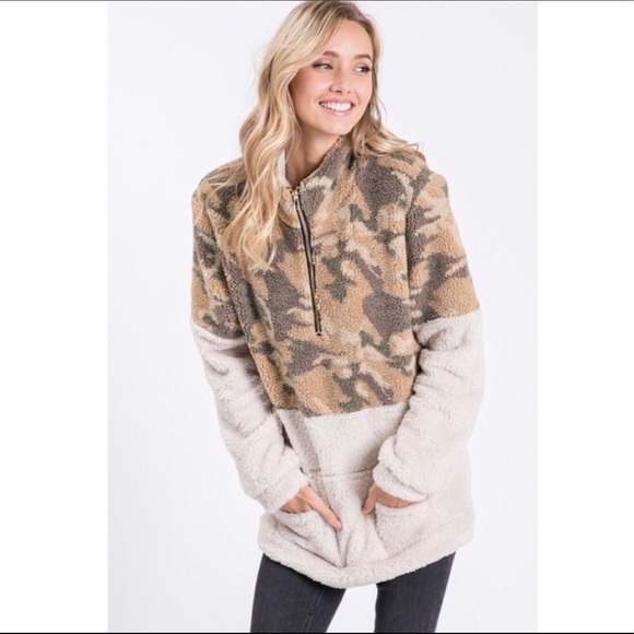 Camouflage Print Sherpa pullover hoodie - Picture 4 of 6